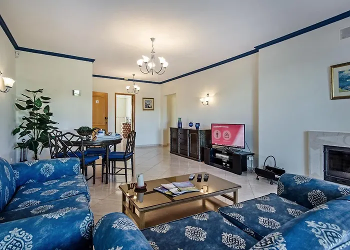 O Monte C Near The By Algarve Holidays 아파트 알부페이라